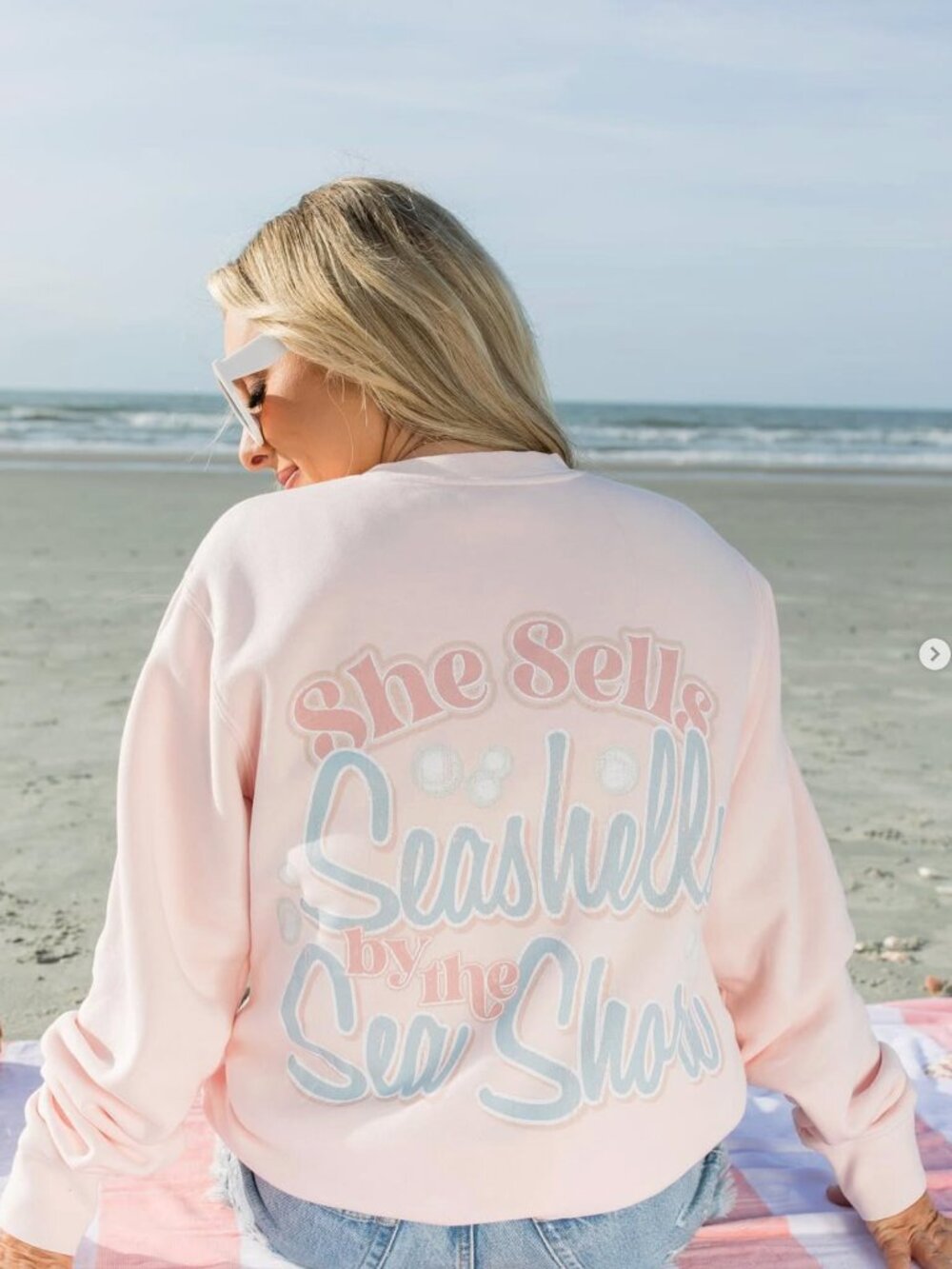 Living Fully Co. Seashell Graphic Crewneck Sweatshirt Small